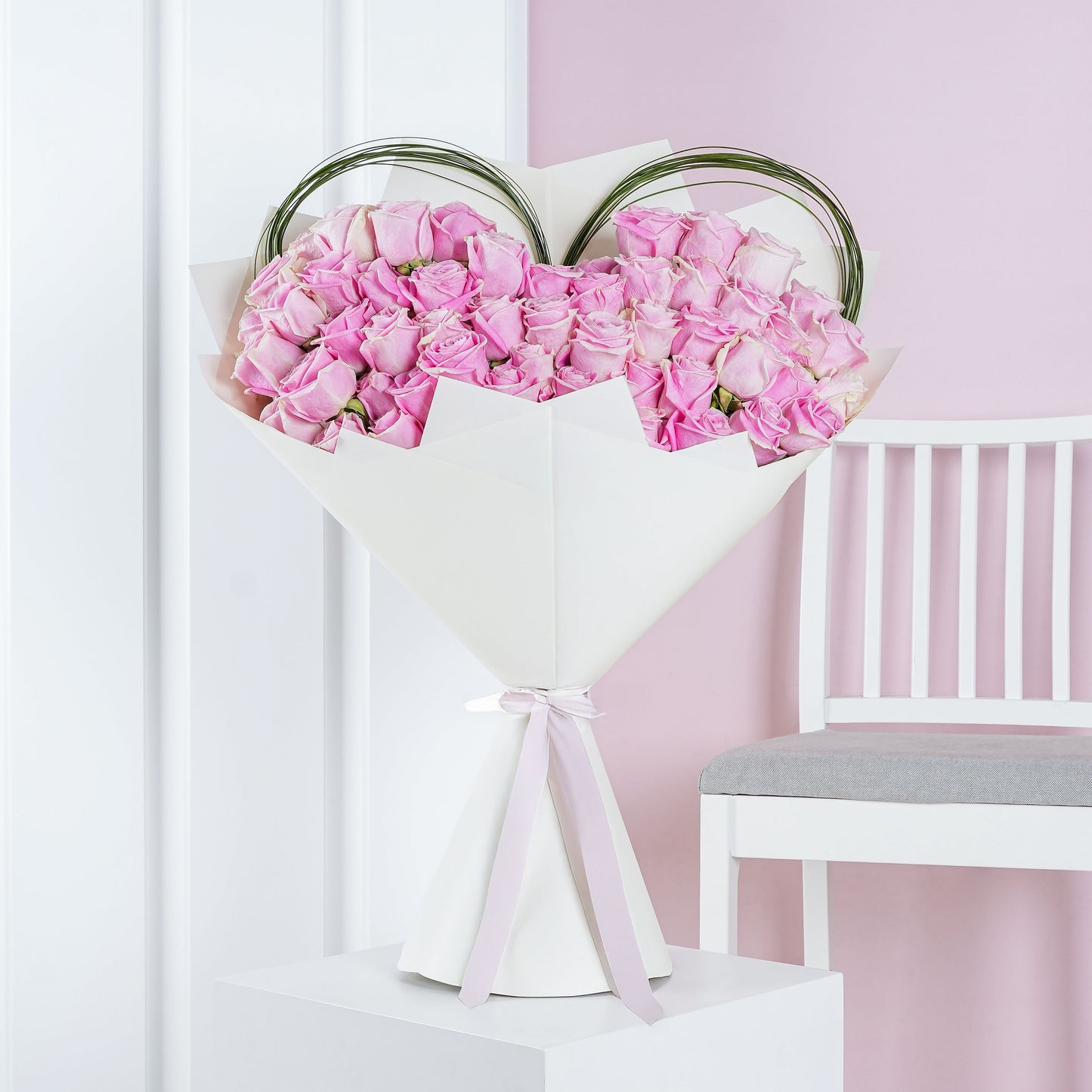Luxury pink rose bouquet Marbella with fresh pink roses wrapped in white paper and decorative greens