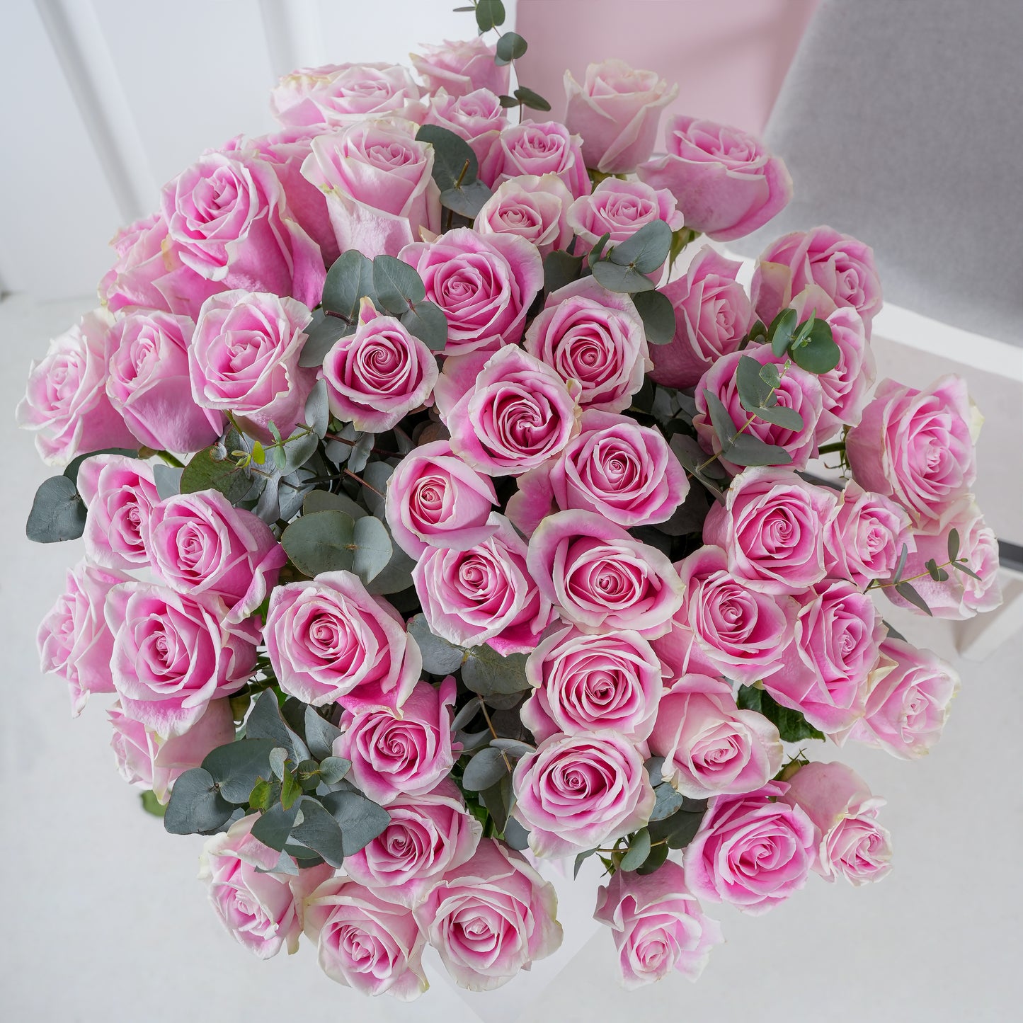 50 pink roses in vase arranged with greenery by Bloom Marbella, fresh and elegant floral bouquet