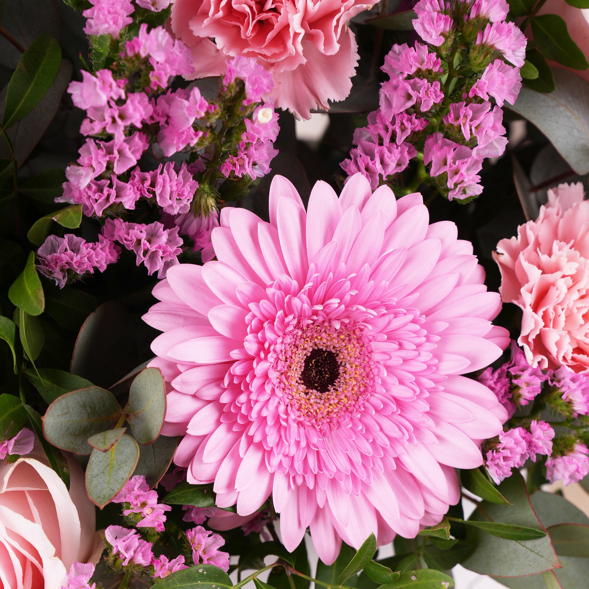 Pink Perfection Hatbox gift Marbella Bloom featuring a vibrant pink gerbera and assorted pink flowers